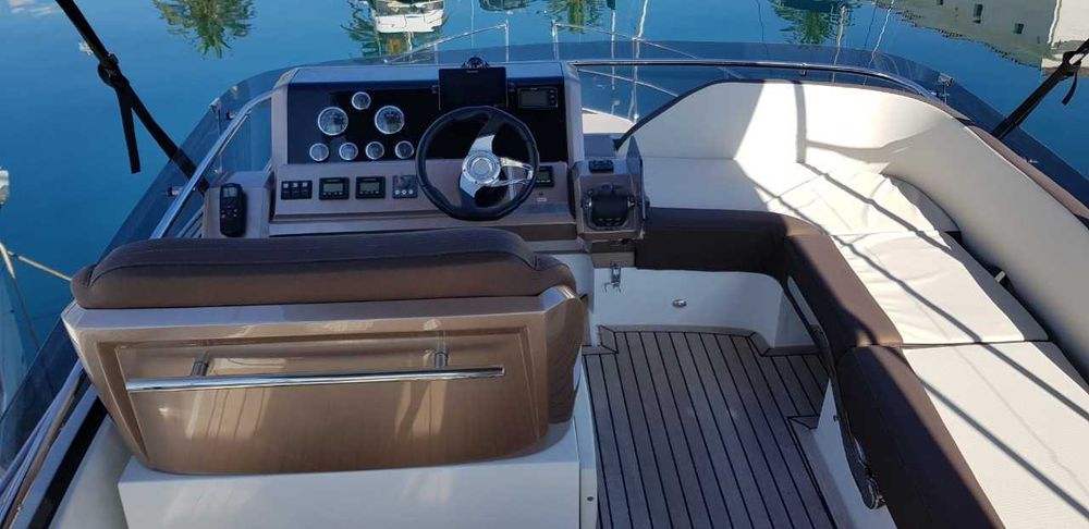 Продам моторну яхту Galeon 380 Fly