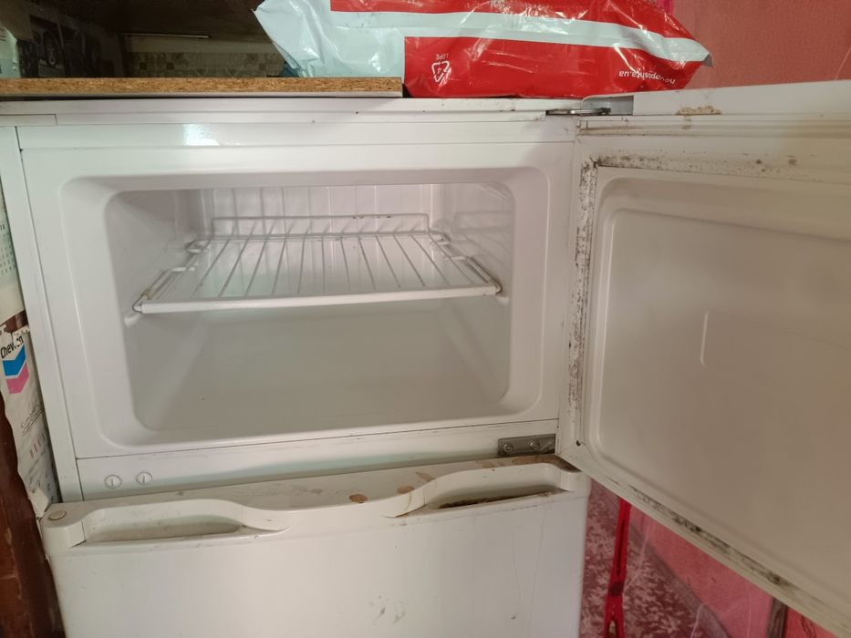 Холодильник двохкамерный. Saturn.