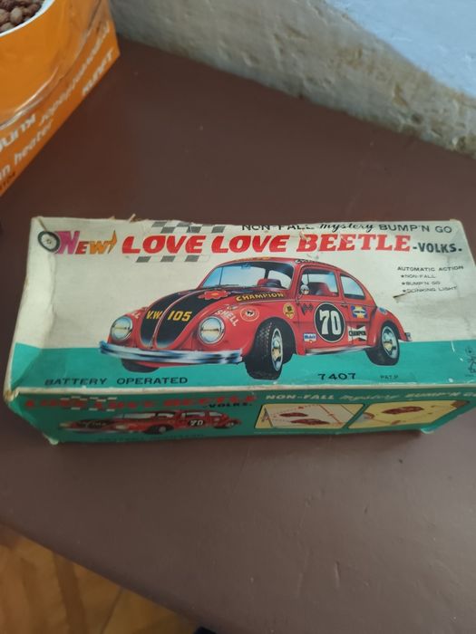 Carro antigo Beatle a pilhas