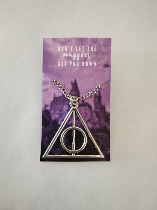 Colar Deathly Hallows Harry Potter disponível em 3 cores 
Novo e nunca