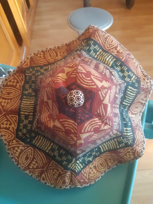 2 Chapéus e 1 boné, ideal para o verão, com padrões originais.