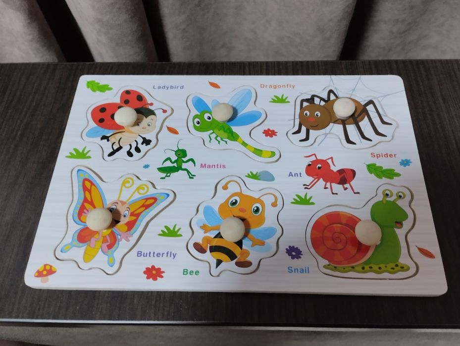 Дерев'яна іграшка "Рамка-вкладиш" комахи та фрукти