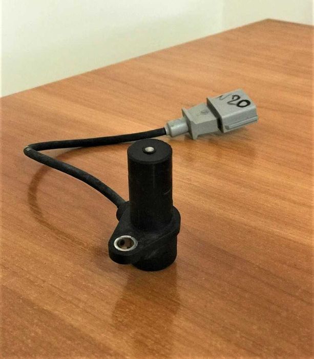 Датчик коленвала 3.0 TDI Volkswagen Touareg / Audi Q7 077905381K