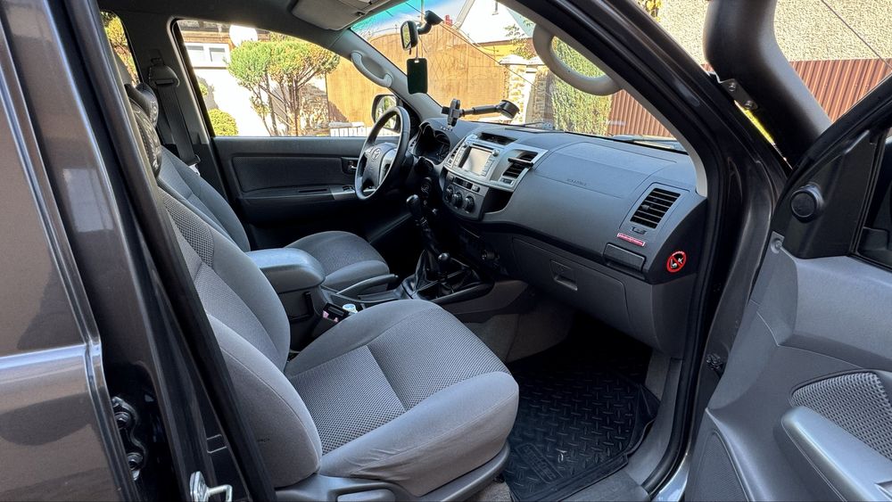 Toyota Hilux 2012 «Camping»