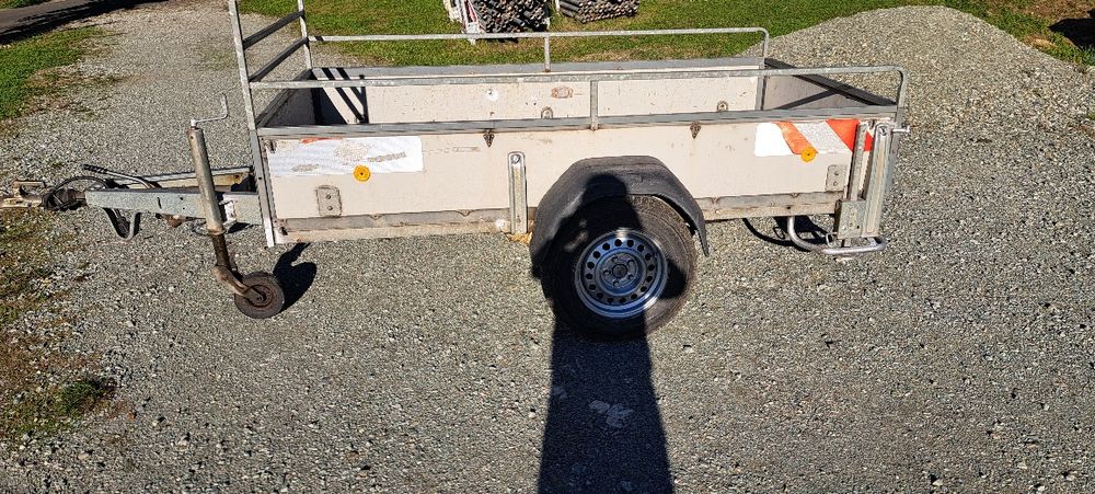 Sprzedam przyczepkę samochodową WESTFALIA  1400KG  oraz  750KG