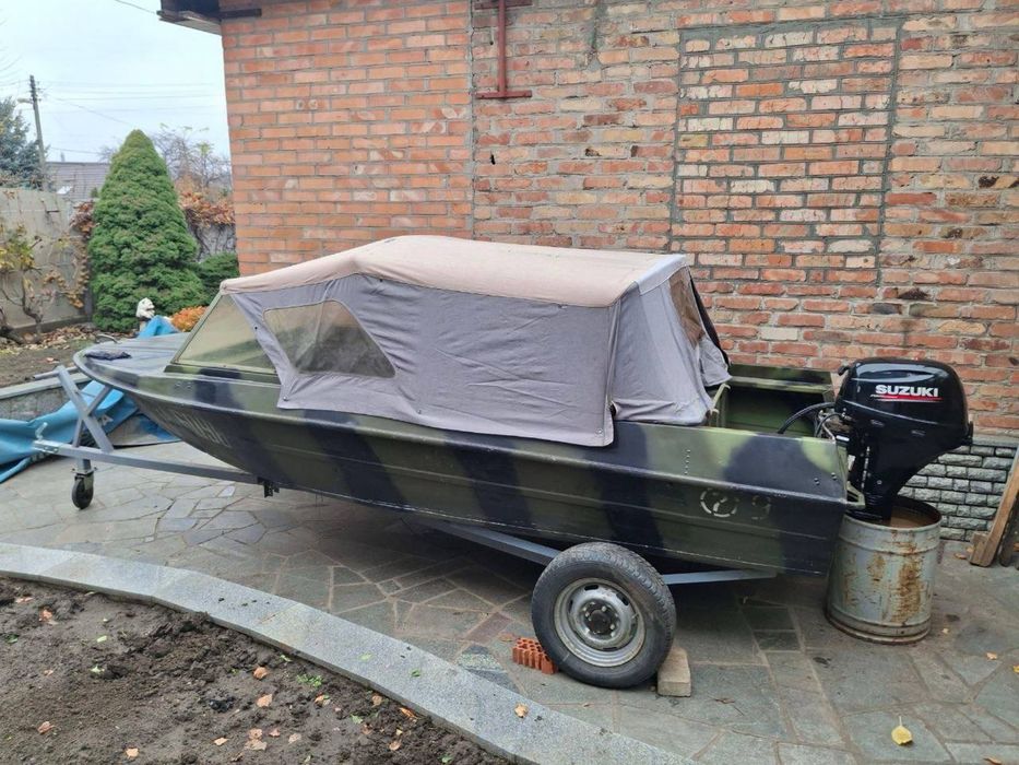 Продам лодку Крым с двигалелем Suzuki 15