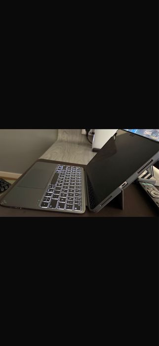 Apple iPad Air 11" with M3  pouco tempp de uso.