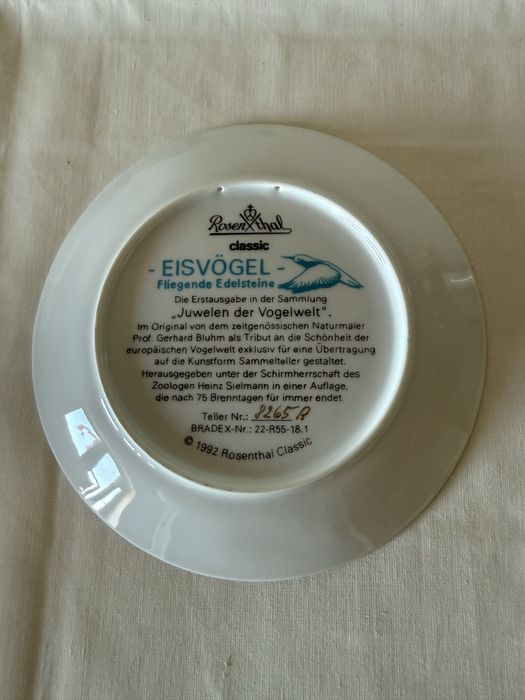 Вінтаж : Колекція фарфорових настінних тарілок.