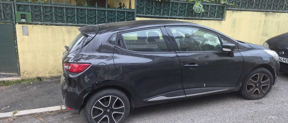 Renault Clio  4  /2014 sinistrado