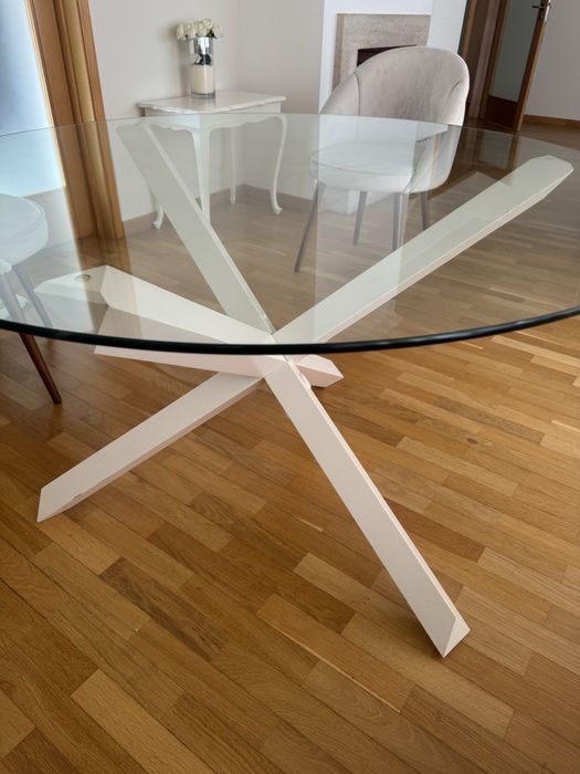 Mesa de jantar em vidro e pernas brancas Jysk