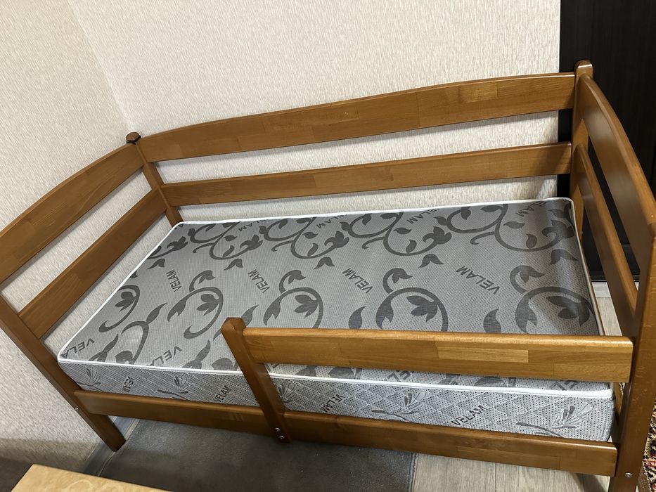 Ліжко односпальне