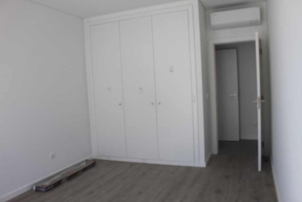 Vende-se Moradia Isolada  T4 com Piscina