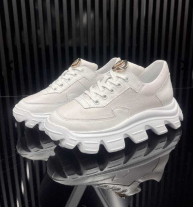 Buty sneakersy Carinii B9413 rozmiar 39