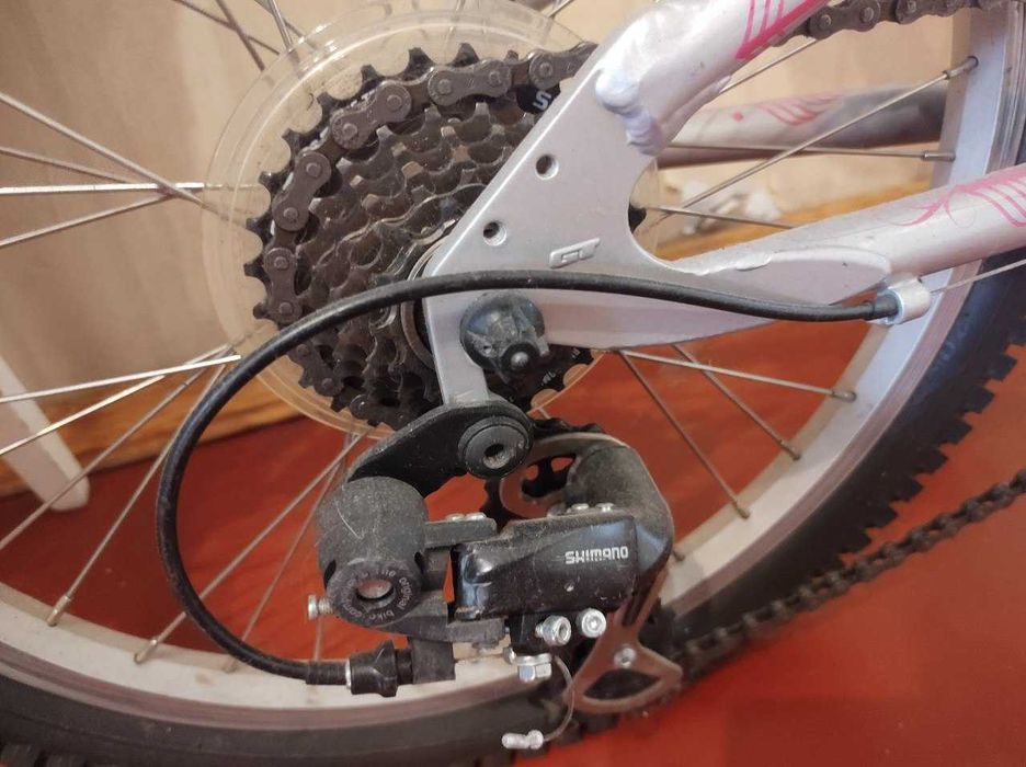 Велосипед премиум класса GT Laguna 20 дюймов.