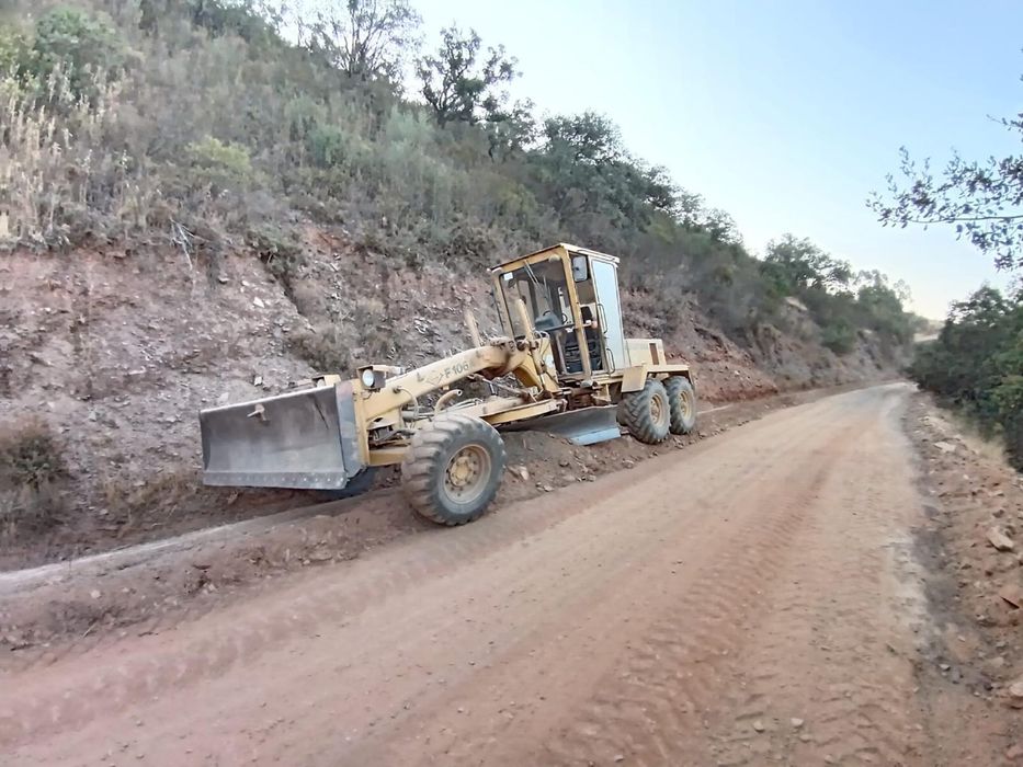 Motoniveladora O&K F106A