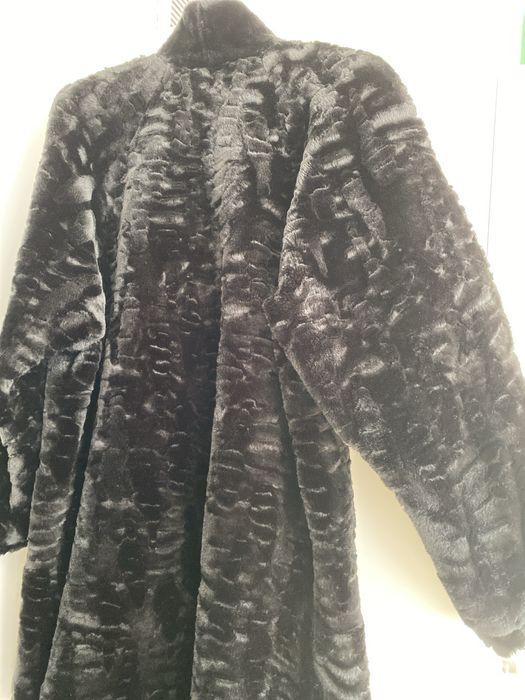 NOWY / Sztuczny czarny kożuszek (40/42)