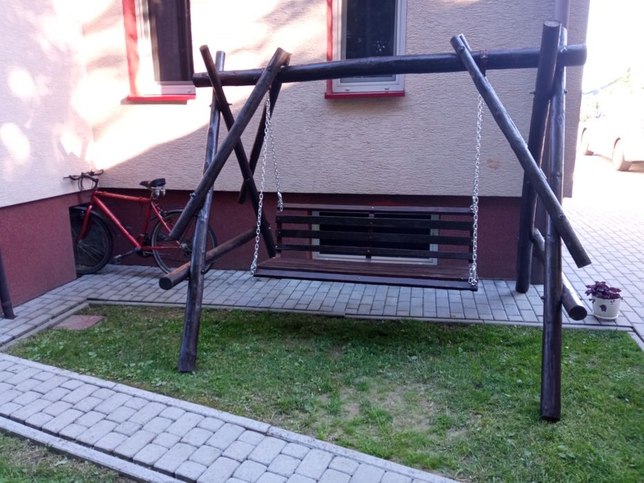 Huśtawka ogrodowa drewniana