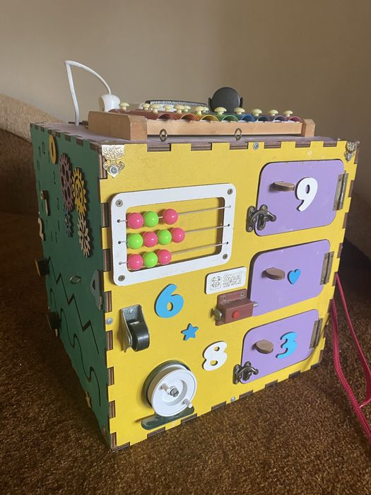 Бізі куб для розвитку