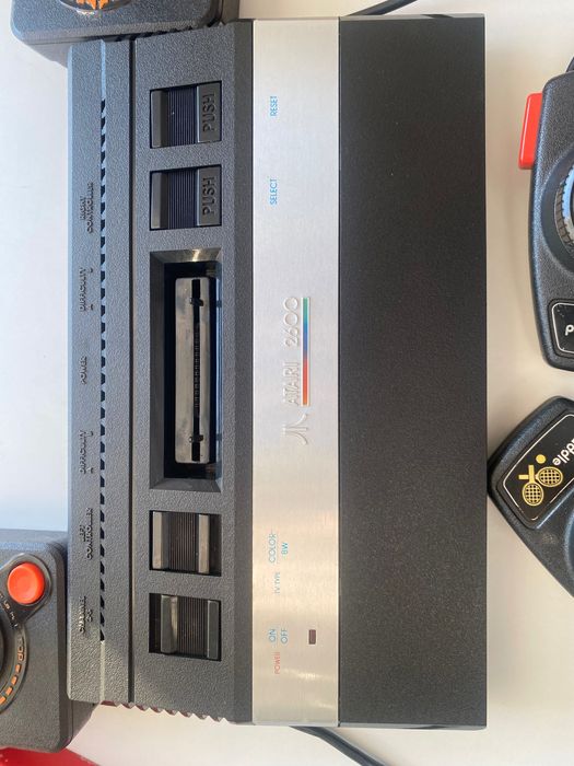 Atari 2600 Jr. z akcesoriami