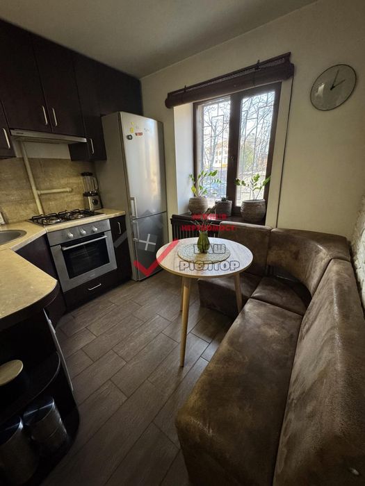 Продаж 2-кімн. квартири, 42 м², 1/4 поверх, ваш ідеальний дім!
