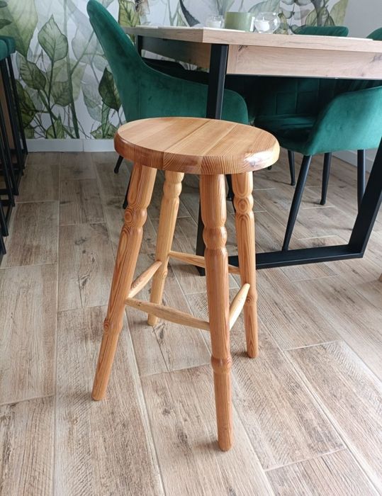 Barowe krzesła drewniane