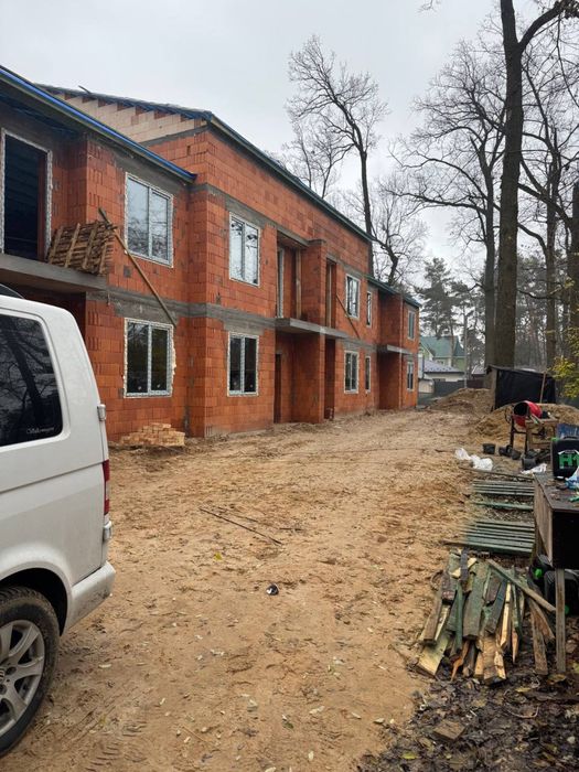 Доступні сучасні тауни біля озера. Газ є