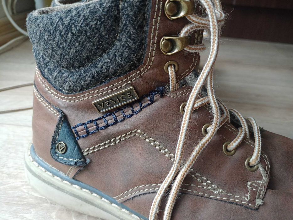 buty młodzieżowe/męskie rozm. 40