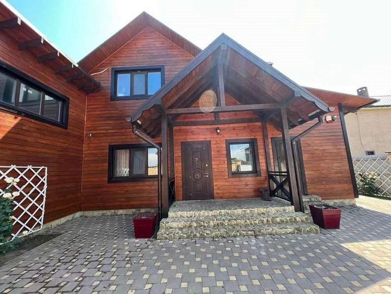 Продам будинок з ремонтом у Лісках (182-550)