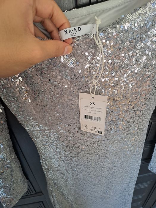 NA-KD Vestido Prateado off shoulder