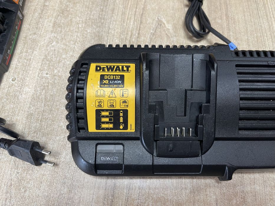 Dewalt DCB132 / зарядний пристрій Девольт на два порти