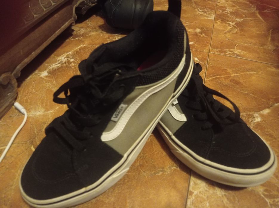 Vendo Vans filmore semi novas para estrear