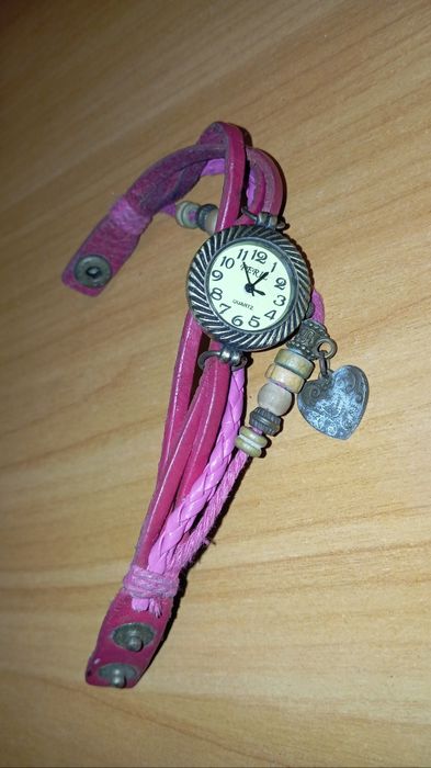 Наручні кварцові годинники