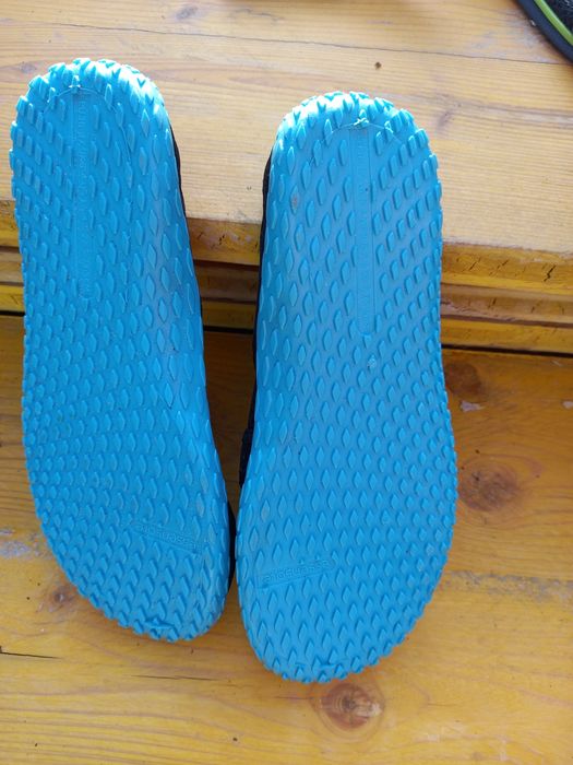 Buty kąpielowe  na kamieniste wybrzeża