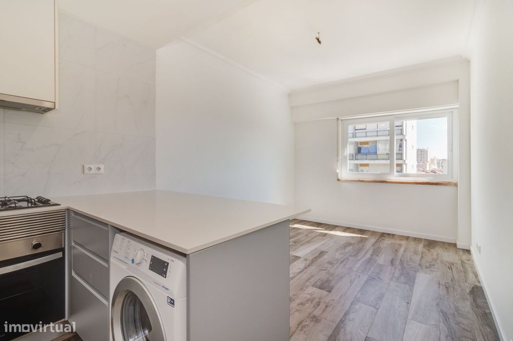 Apartamento totalmente remodelado | Elevador