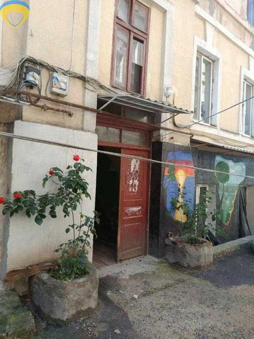 Комната в коммуне в центре с одной соседкой