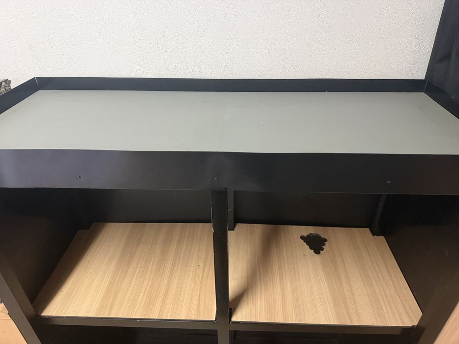 Estante com portas para 6 aquarios
