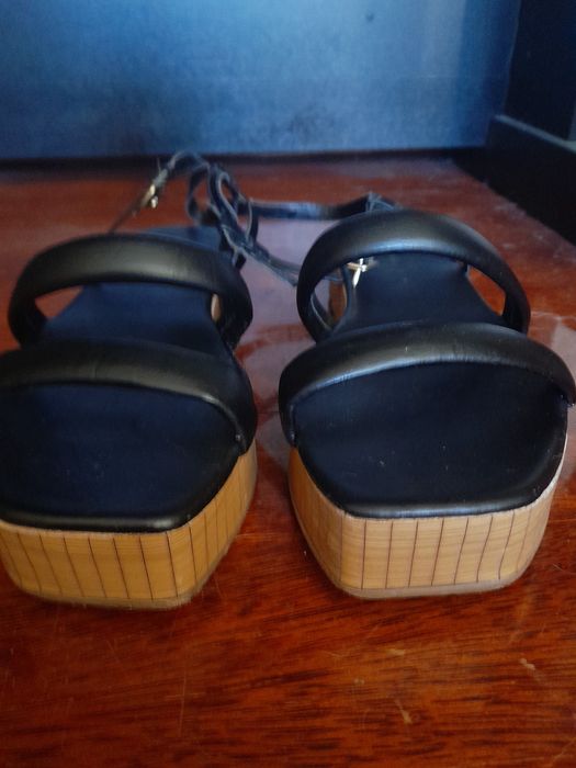 Sandálias pretas