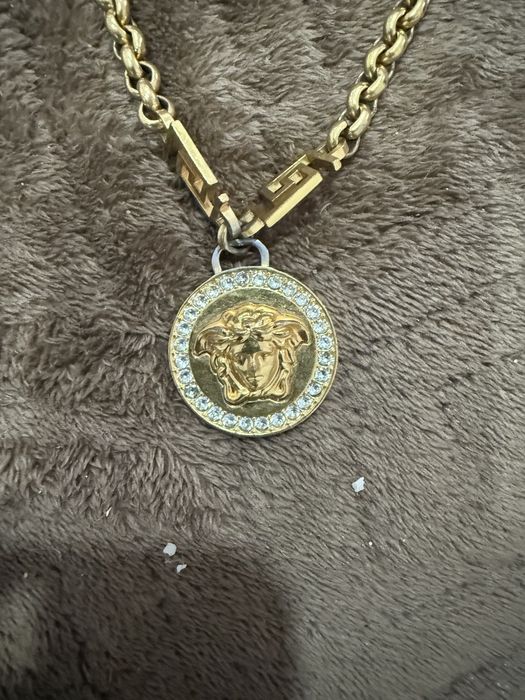 Vendo colar versace