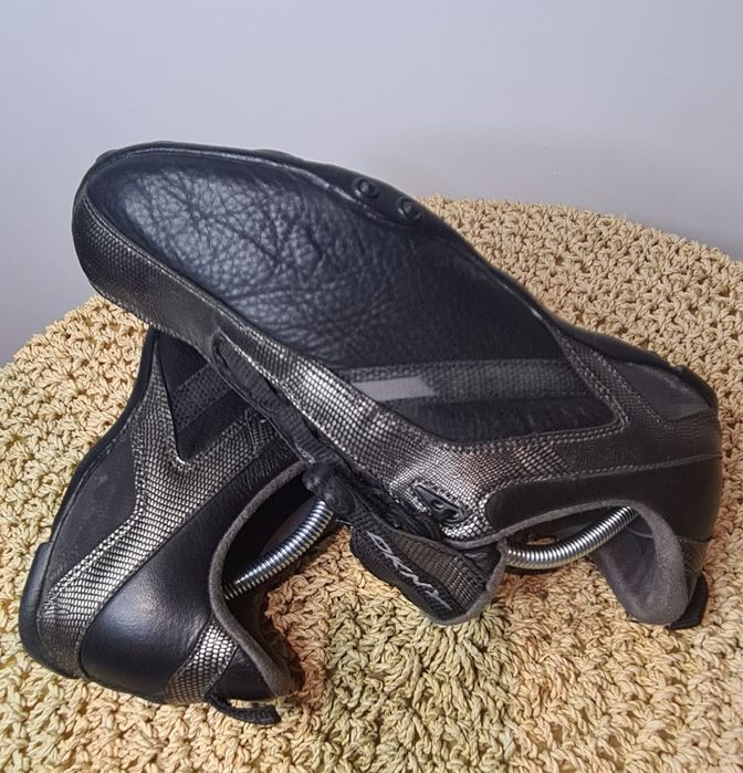 Ténis usados Donna Karan DKNY tamanho 42