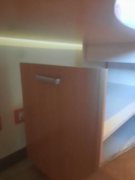 Secretária com sapateira