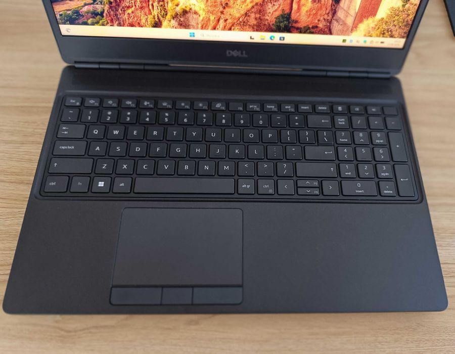 Dell Precision 7550 i9-10885H 64GB RTX 4000 8 GB DDR5 256 bit SSD 1000GB IPS NOWA BATERIA Windows 11 Pro