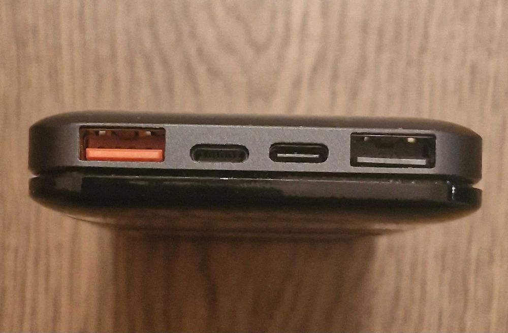 Внешний аккумулятор (power bank) Skoda с беспроводной зарядкой