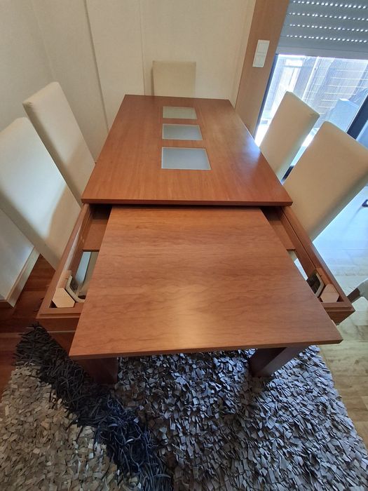 Conjunto Mesa Nogueira + 6 Cadeiras - Extensível!