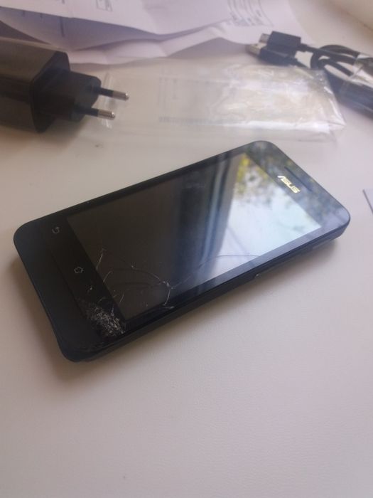 Asus Zenfone 4 (A400CGX) Black.