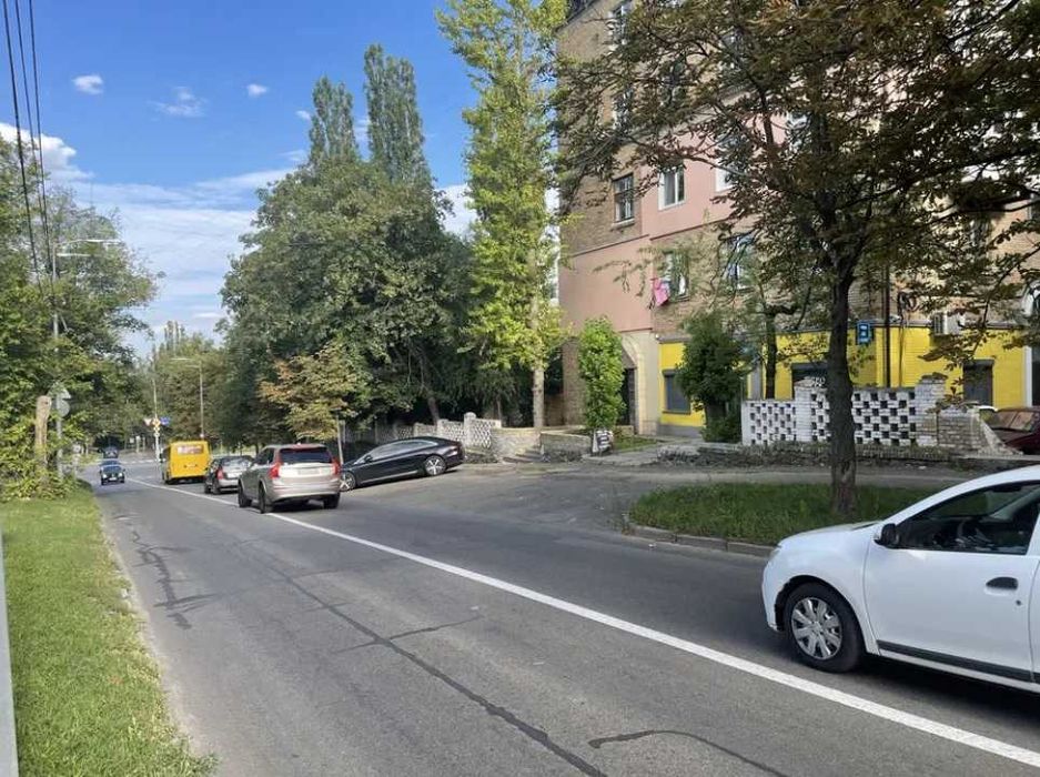 Без % продаж комерційного приміщення ФАСАД  Науки 42/1 голосіївський