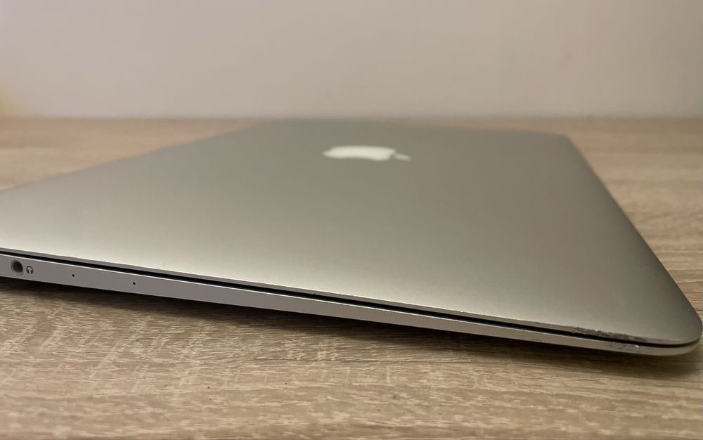 【再再値下げ】MacBook Air13インチ 256GB Early 2015 Amazon.co.jp: 【整備済み品】 Apple MacBook Air Early 2015(13