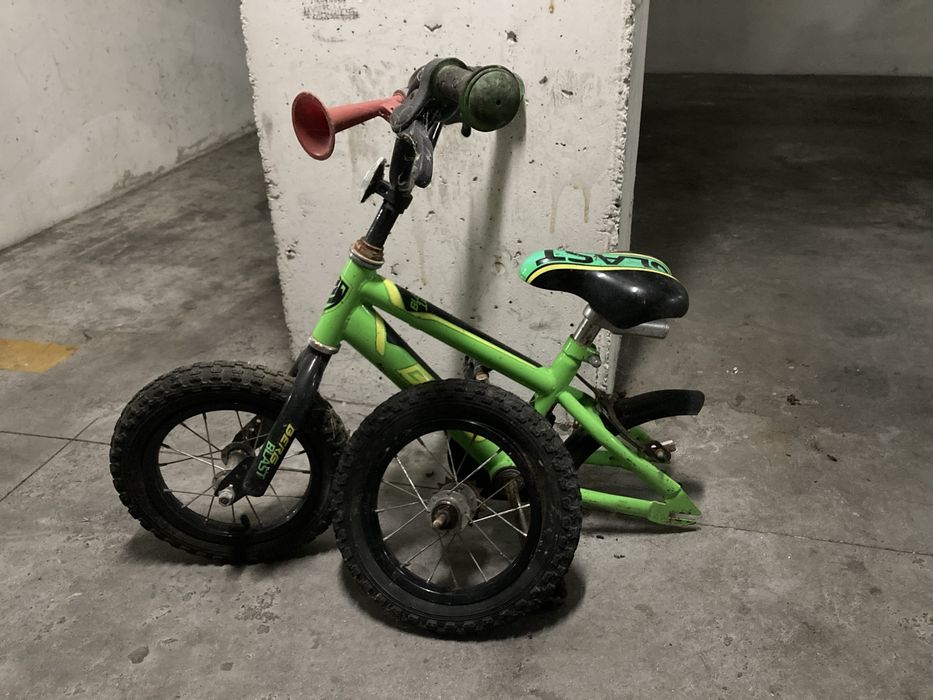 Bicicleta antiga de crianca