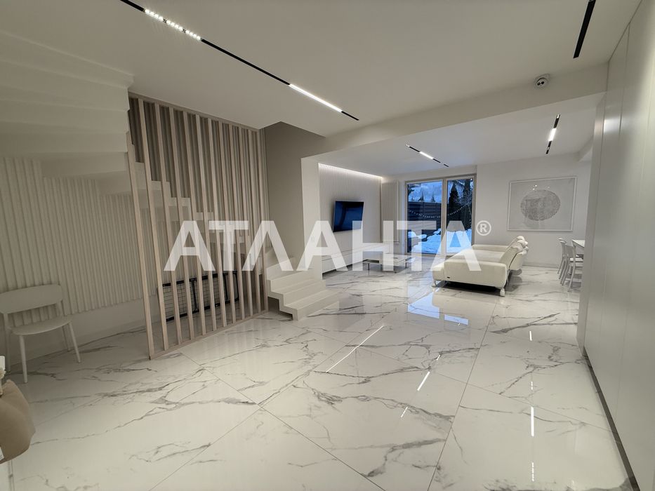 Здається в оренду котедж у Брюховичах, вул. Журавлина