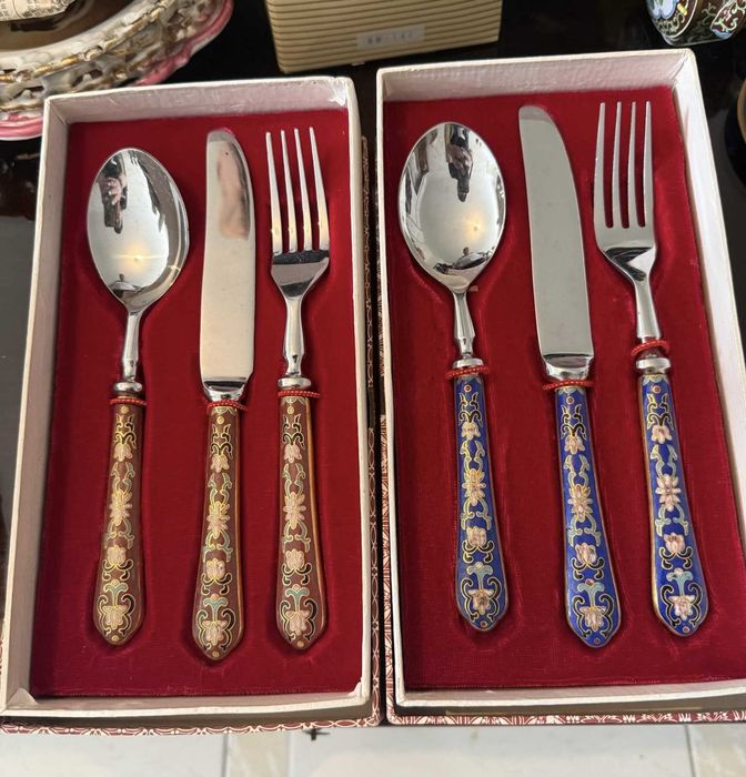 Talheres chineses com cabos em Cloisonné (doze serviços completos)