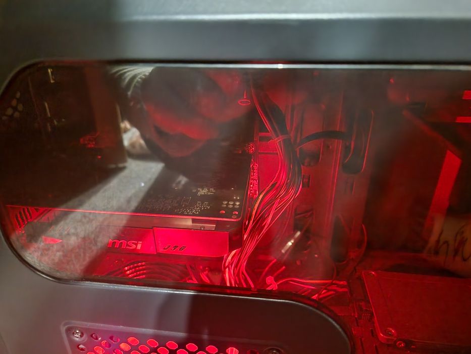 ПК, персональний комп'ютер з підсвіткою